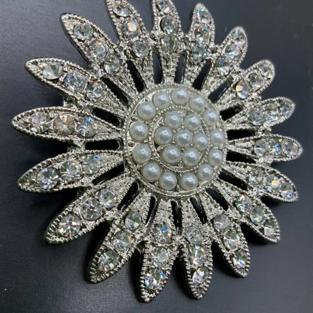 Floral Daisy Sparkly Rhinestone Faux Peral Brooch Pin